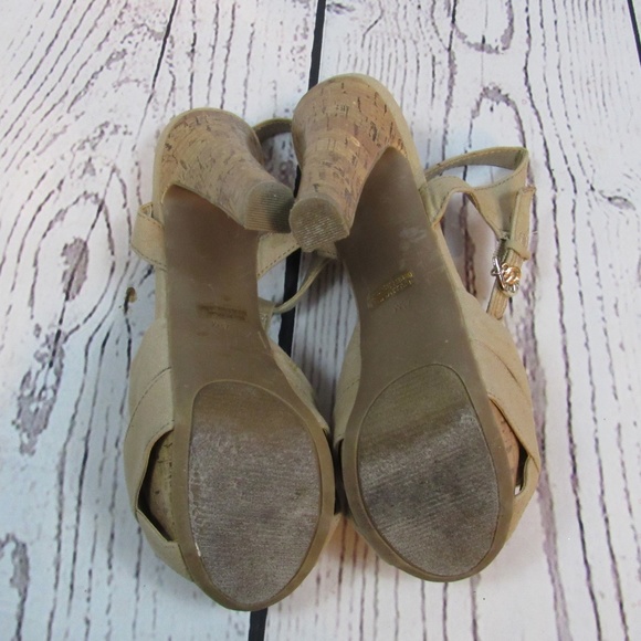 G by Guess tan fabric & cork t-strap sandals - Picture 6 of 7